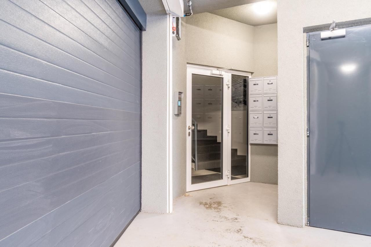 Brand New Two Room Apartment #34 With Free Secure Parking In The Center 布拉格 外观 照片