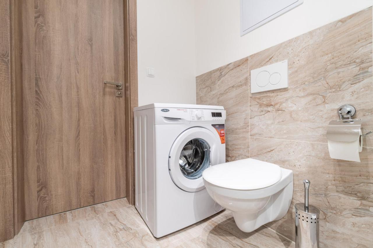 Brand New Two Room Apartment #34 With Free Secure Parking In The Center 布拉格 外观 照片